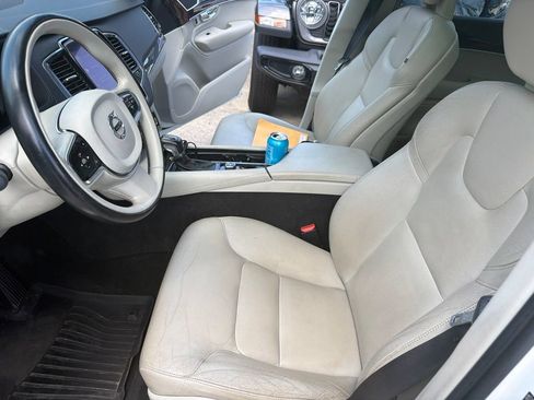 Used 2016 Volvo XC90 T6 Momentum w/ Momentum Plus Package AWD/4WD image 3