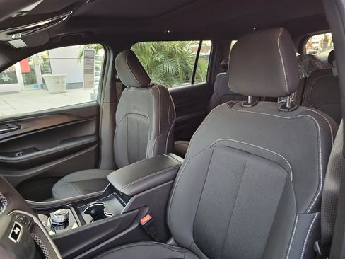 New 2025 Jeep Grand Cherokee L Laredo image 23