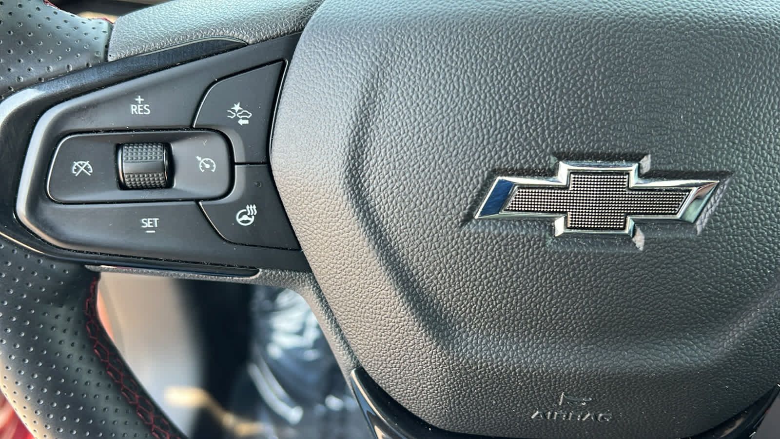Used 2025 Chevrolet Trax RS w/ Driver Confidence Package FWD image 19