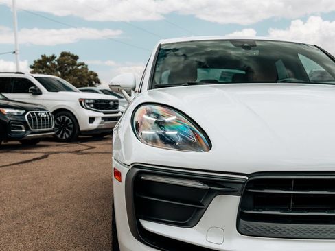 Used 2024 Porsche Macan AWD/4WD image 9