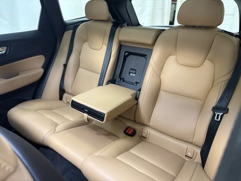 Used 2023 Volvo XC60 B5 Ultimate w/ Climate Package image 13