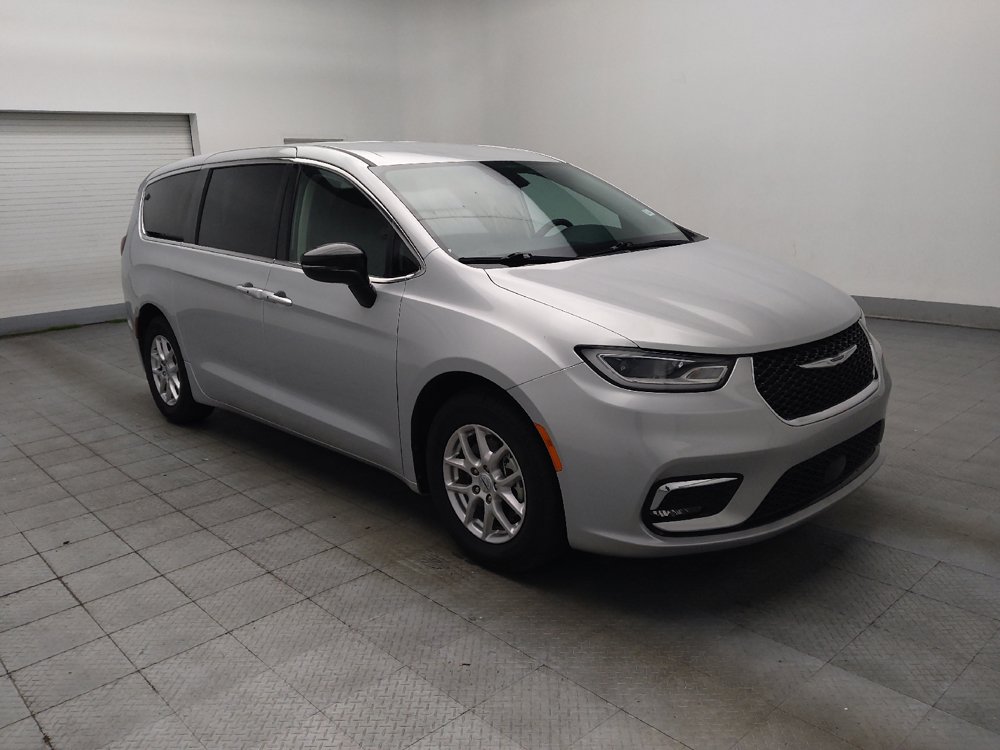 Used 2024 Chrysler Pacifica Touring-L FWD image 13