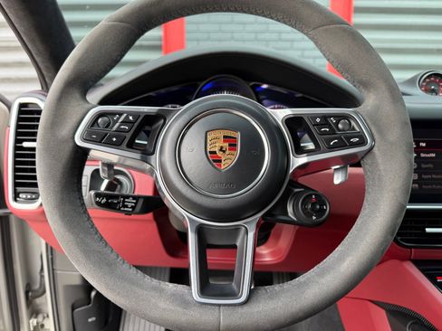 Used 2023 Porsche Cayenne GTS AWD/4WD image 38