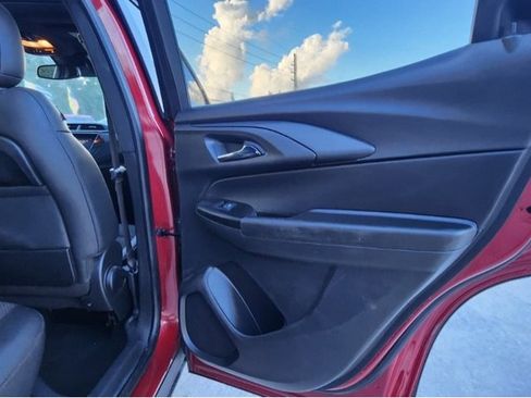 Used 2021 Chevrolet TrailBlazer RS w/ Sun and Liftgate Package image 13