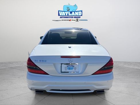 Used 2011 Mercedes-Benz SL 550 image 4