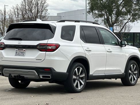 Certified 2024 Honda Pilot Touring image 4