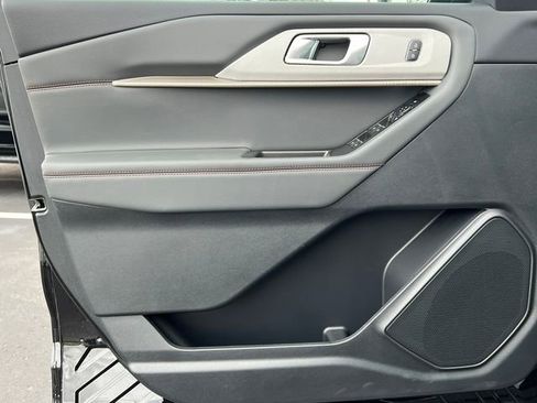 New 2026 Ford Explorer Active w/ Active Comfort Package image 18