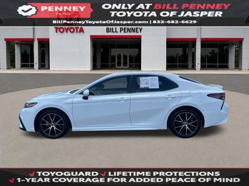 Used 2024 Toyota Camry SE FWD image 2