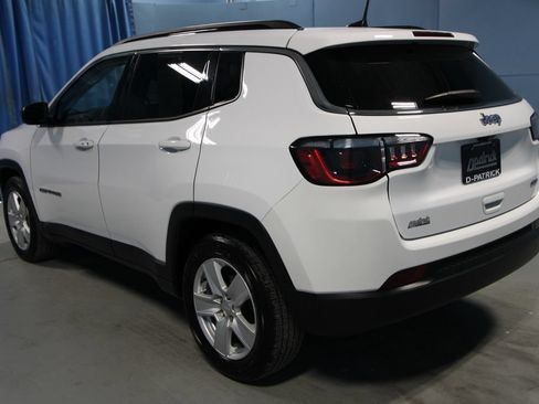 Used 2022 Jeep Compass Latitude FWD image 30