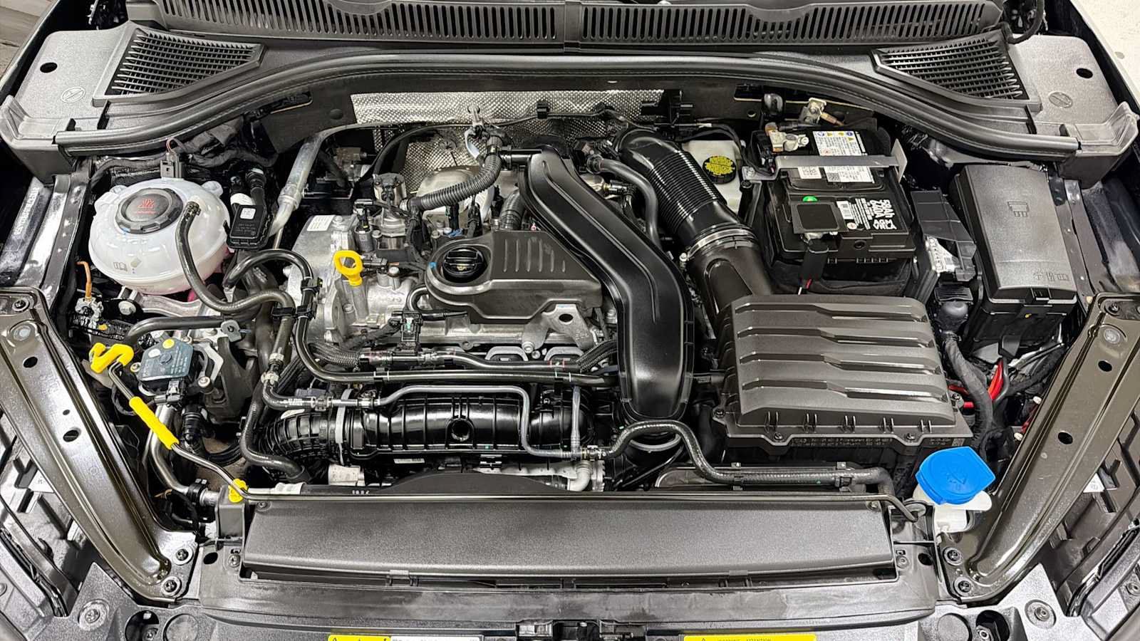 Used 2025 Volkswagen Jetta SE FWD image 29