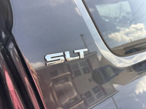 Used 2017 GMC Acadia SLT AWD/4WD image 19