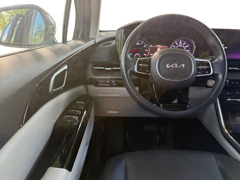 Used 2024 Kia Carnival EX FWD image 21