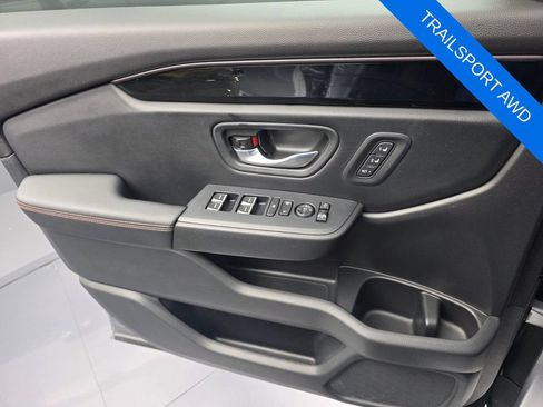 Used 2025 Honda Pilot TrailSport image 28