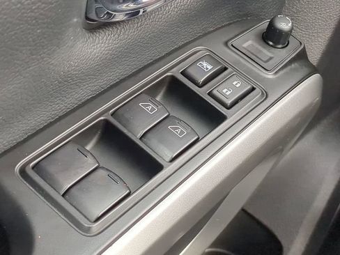 Used 2024 Nissan Titan SV w/ SV Convenience Package image 22