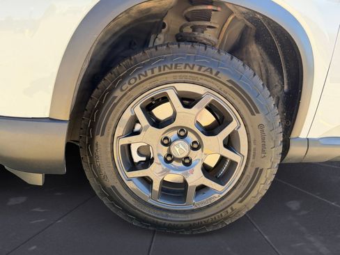 Used 2025 Honda Pilot TrailSport image 14