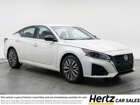 Used 2025 Nissan Altima 2.5 SV image 1