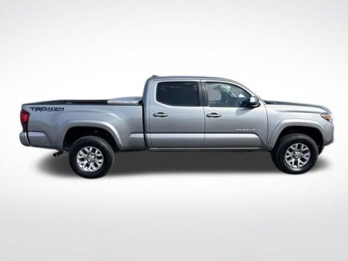 Used 2019 Toyota Tacoma TRD Sport AWD/4WD image 6
