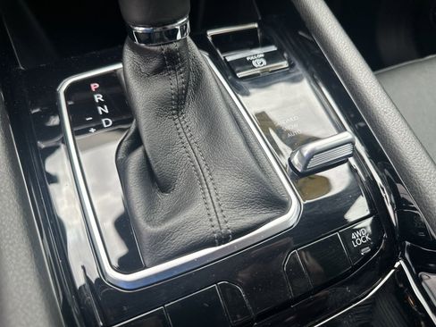 Used 2023 Jeep Compass Limited image 38