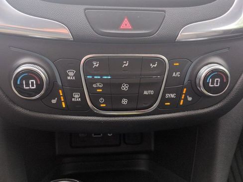 Used 2019 Chevrolet Equinox LT FWD image 16