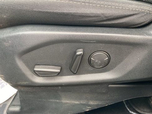 Used 2019 Ford Explorer XLT image 12