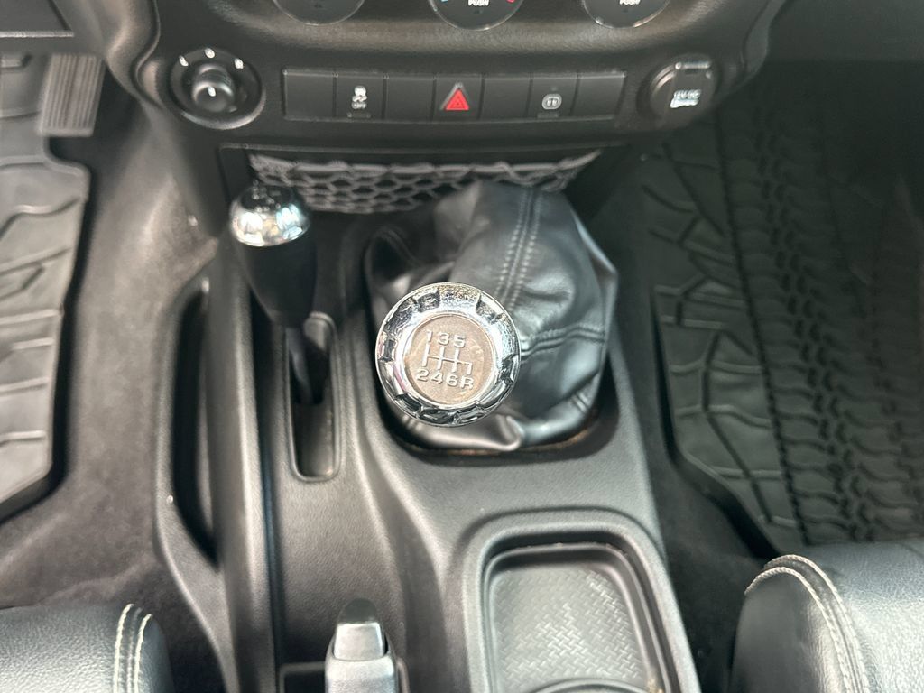 Used 2012 Jeep Wrangler Rubicon AWD/4WD image 18