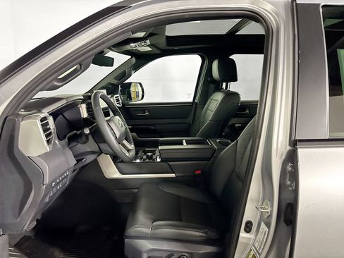 Used 2025 Toyota Tundra Limited AWD/4WD image 11