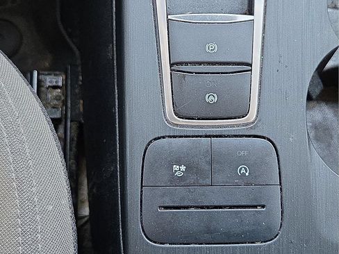 Used 2021 Ford Escape SE FWD image 18