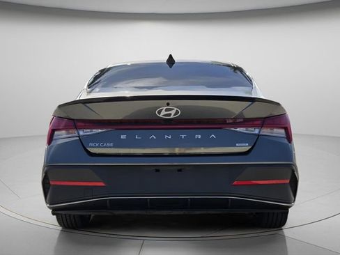 Used 2025 Hyundai Elantra SEL FWD image 5