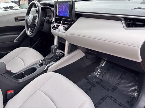Certified 2023 Toyota Corolla Cross LE image 38