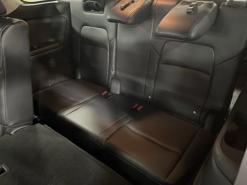 Used 2023 Nissan Pathfinder SL w/ Black Appearance Package image 11