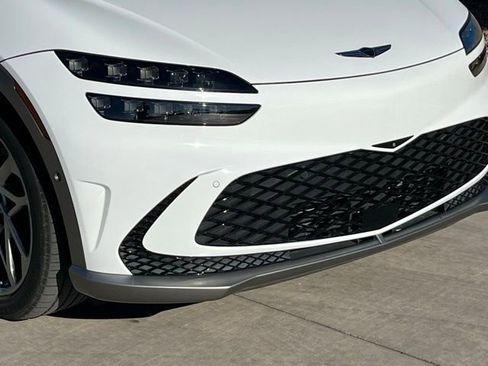 Used 2023 Genesis GV60 Advanced image 9