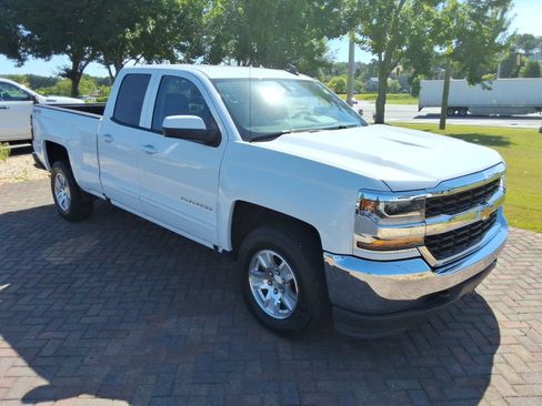 Used 2019 Chevrolet Silverado 1500 LT AWD/4WD image 3