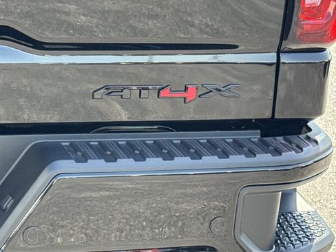 New 2026 GMC Sierra 1500 AT4X w/ LPO, Black Badging Package AWD/4WD image 10