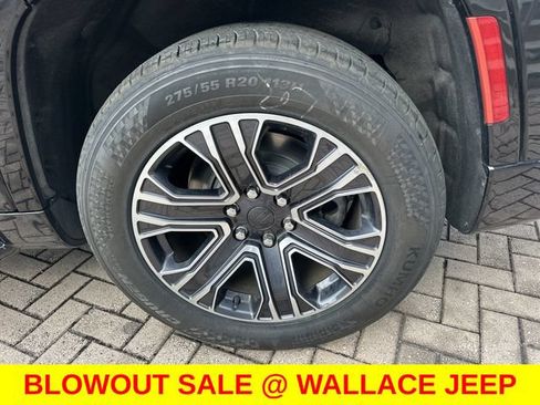 Certified 2024 Jeep Wagoneer Series II w/ Flexible Seating Group AWD/4WD image 12
