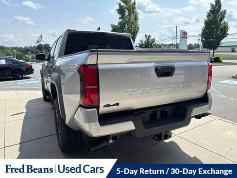 Used 2025 Toyota Tacoma TRD Off-Road AWD/4WD image 13