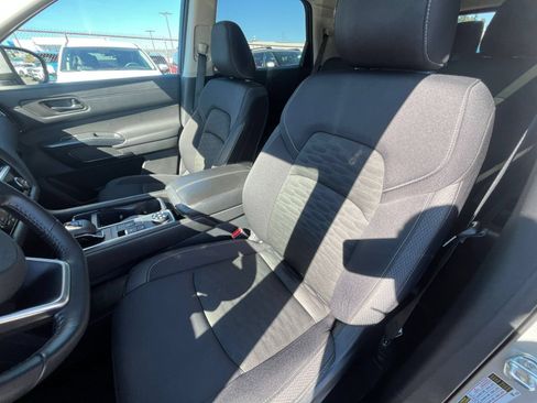 Used 2025 Nissan Pathfinder SV AWD/4WD image 39