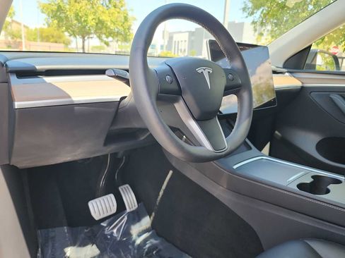 Used 2024 Tesla Model Y Performance AWD/4WD image 10