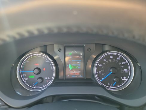 Used 2021 Toyota Venza LE image 28