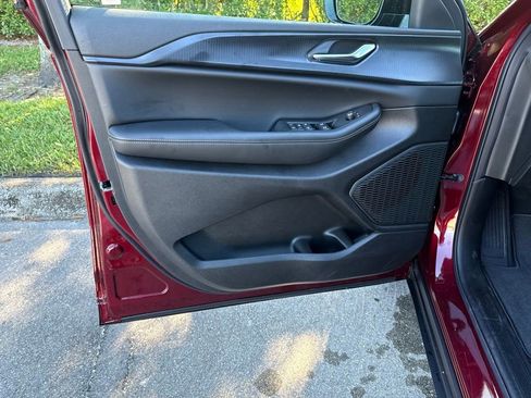 New 2025 Jeep Grand Cherokee Laredo X image 28