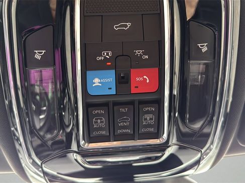 Used 2022 Jeep Grand Cherokee Overland w/ Advanced Protech Group III image 40