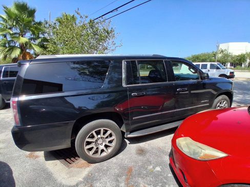 Used 2020 GMC Yukon XL Denali AWD/4WD image 5