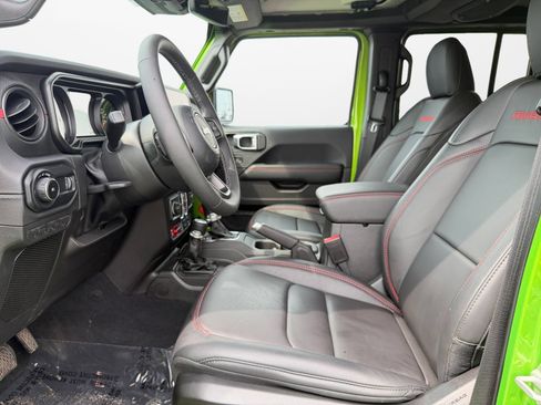Used 2025 Jeep Wrangler Unlimited Rubicon AWD/4WD image 10