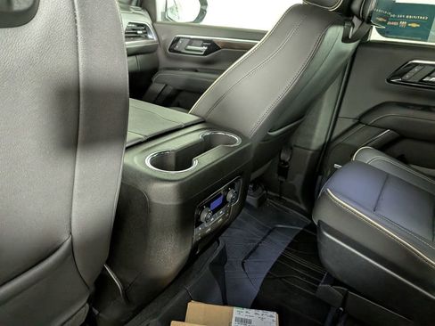 Used 2025 Chevrolet Tahoe Premier AWD/4WD image 34