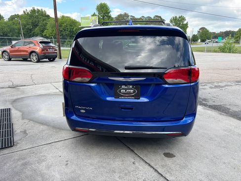 Used 2020 Chrysler Pacifica Touring-L FWD image 8