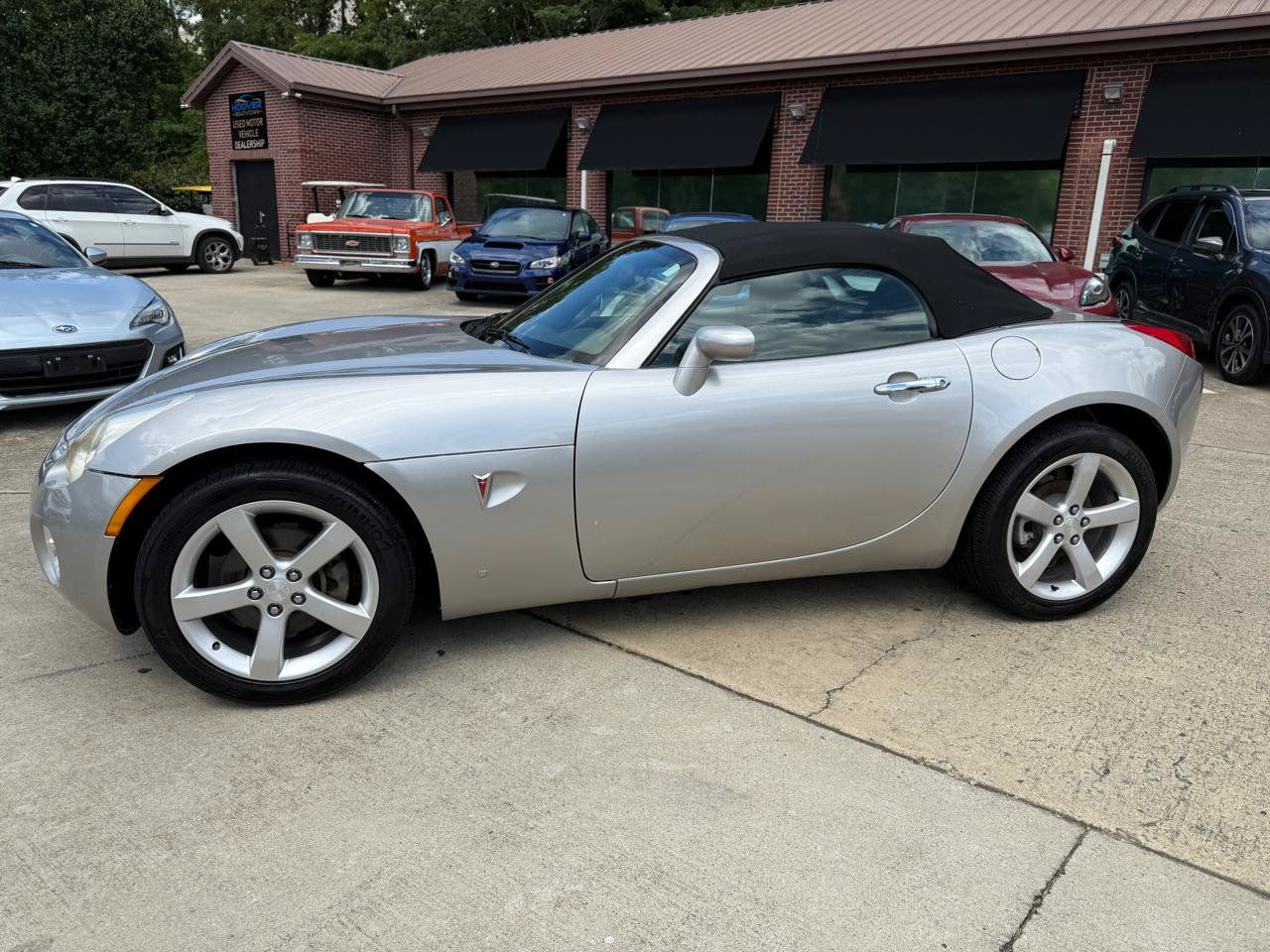 Used 2008 Pontiac Solstice Convertible RWD image 2