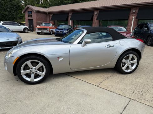Used 2008 Pontiac Solstice Convertible image 2