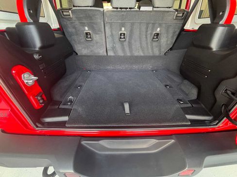 Certified 2025 Jeep Wrangler Unlimited Sahara AWD/4WD image 9