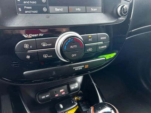 Used 2018 Kia Soul ! image 19