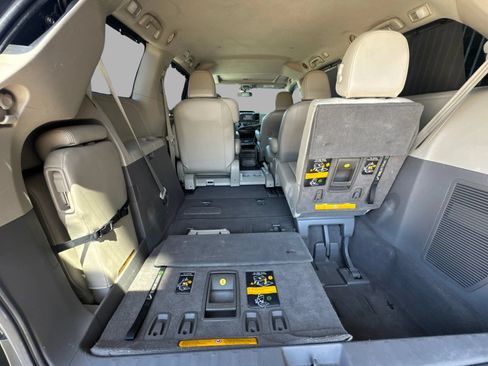 Used 2011 Toyota Sienna XLE w/ XLE Navigation Pkg FWD image 42