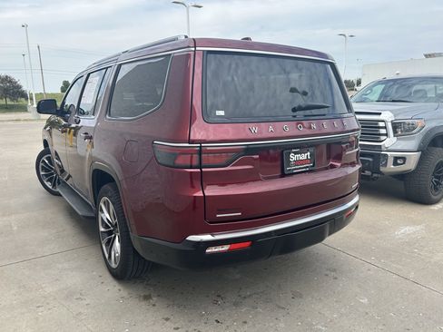 Used 2023 Jeep Wagoneer Series II w/ Premium Group I AWD/4WD image 4